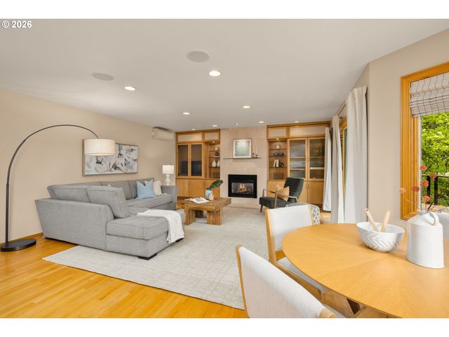 1727 Sw WESTWOOD Dr, Portland, OR 97239