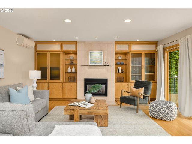 1727 Sw WESTWOOD Dr, Portland, OR 97239