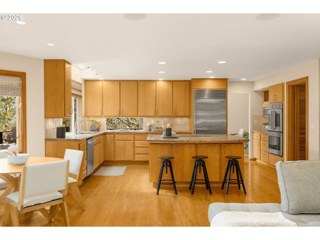 1727 Sw WESTWOOD Dr, Portland, OR 97239