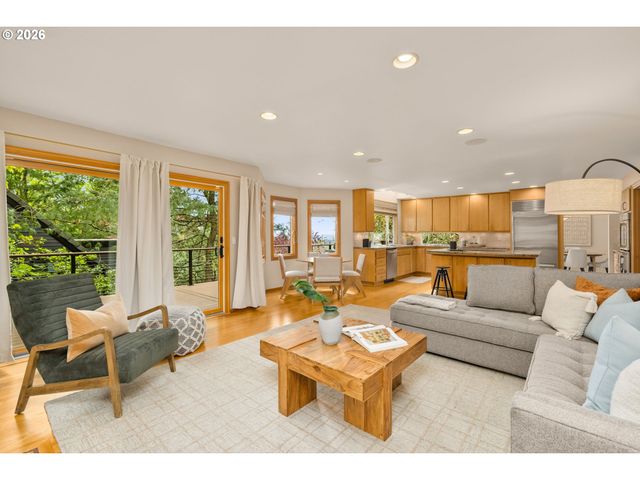 1727 Sw WESTWOOD Dr, Portland, OR 97239