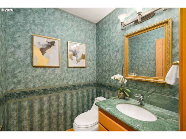 1727 Sw WESTWOOD Dr, Portland, OR 97239