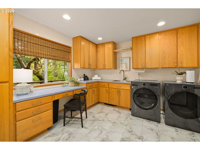 1727 Sw WESTWOOD Dr, Portland, OR 97239