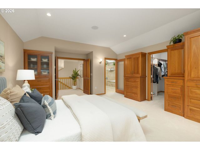 1727 Sw WESTWOOD Dr, Portland, OR 97239