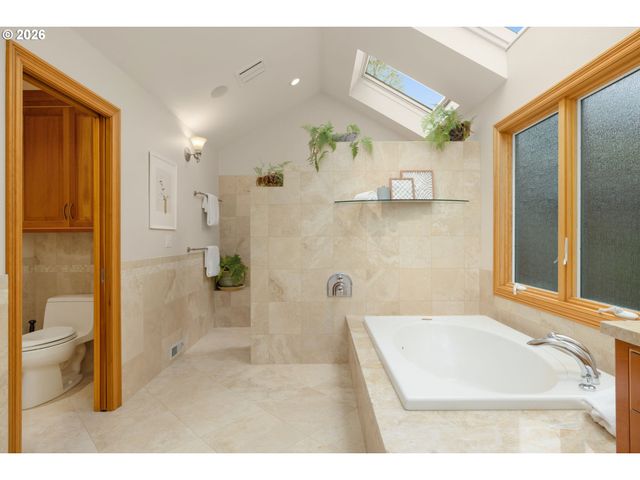 1727 Sw WESTWOOD Dr, Portland, OR 97239