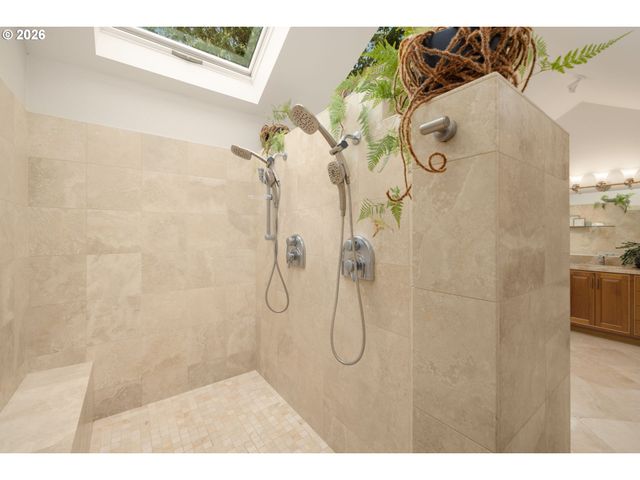 1727 Sw WESTWOOD Dr, Portland, OR 97239