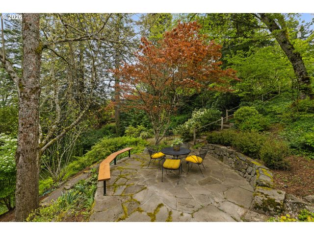 1727 Sw WESTWOOD Dr, Portland, OR 97239