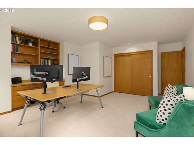 1727 Sw WESTWOOD Dr, Portland, OR 97239