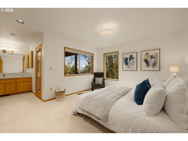 1727 Sw WESTWOOD Dr, Portland, OR 97239