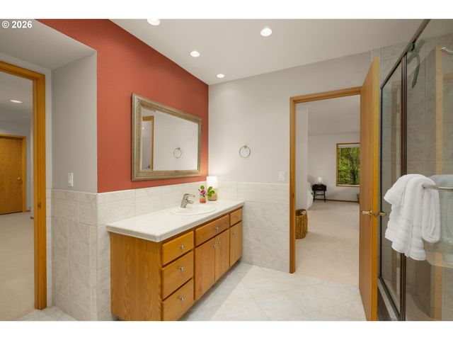 1727 Sw WESTWOOD Dr, Portland, OR 97239