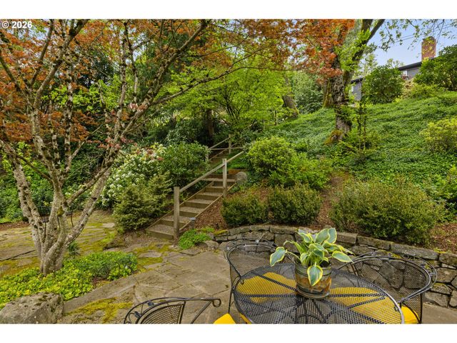 1727 Sw WESTWOOD Dr, Portland, OR 97239