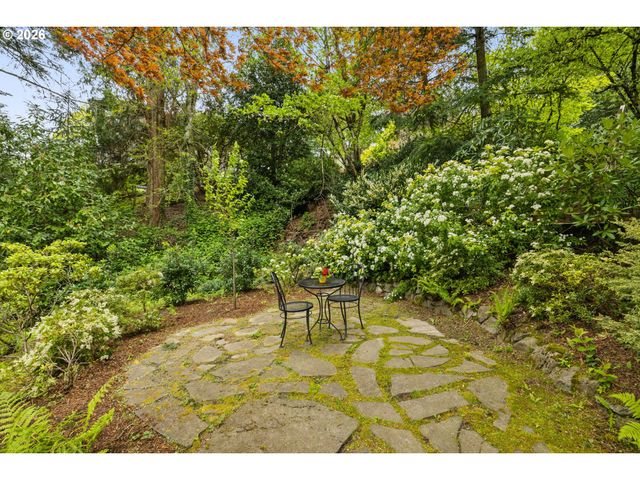 1727 Sw WESTWOOD Dr, Portland, OR 97239