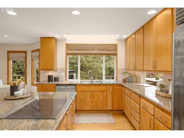 1727 Sw WESTWOOD Dr, Portland, OR 97239