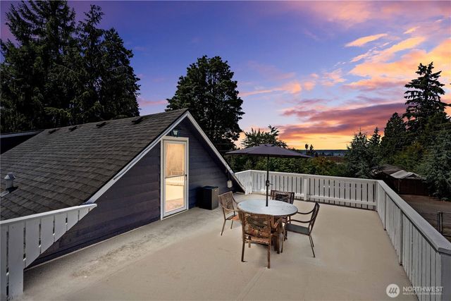 25916 18th Avenue S, Des Moines, WA 98198