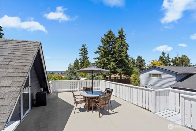 25916 18th Avenue S, Des Moines, WA 98198