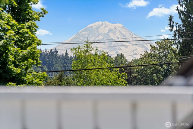 25916 18th Avenue S, Des Moines, WA 98198