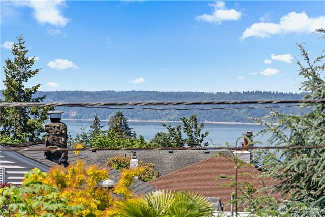 25916 18th Avenue S, Des Moines, WA 98198