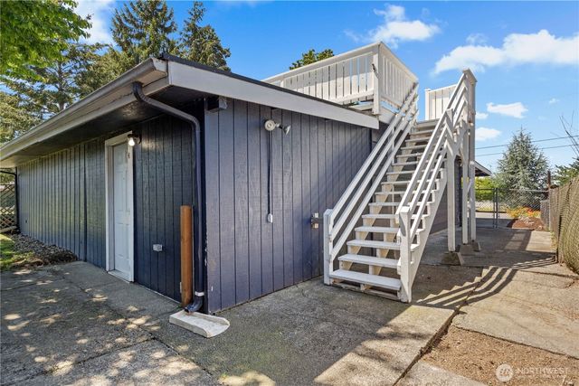 25916 18th Avenue S, Des Moines, WA 98198