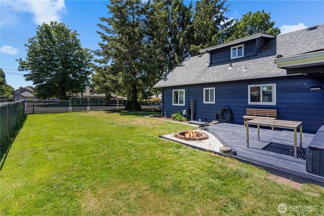 25916 18th Avenue S, Des Moines, WA 98198
