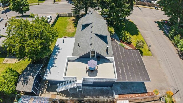 25916 18th Avenue S, Des Moines, WA 98198