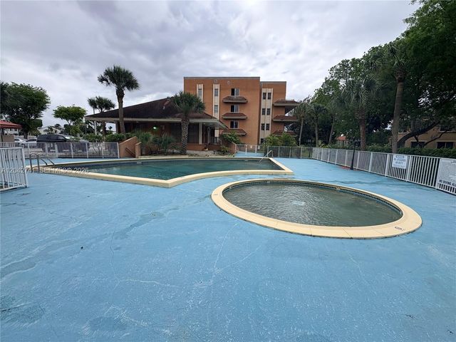 17600 NW 68th Avenue B2004, Hialeah, FL 33015