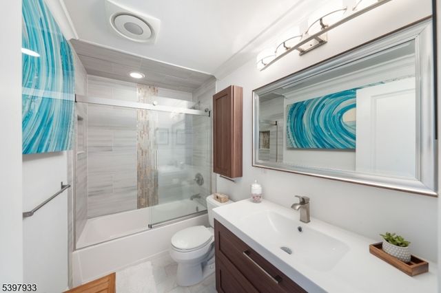 545 Livingston Rd, Linden City, NJ 07036