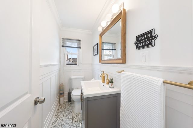 545 Livingston Rd, Linden City, NJ 07036