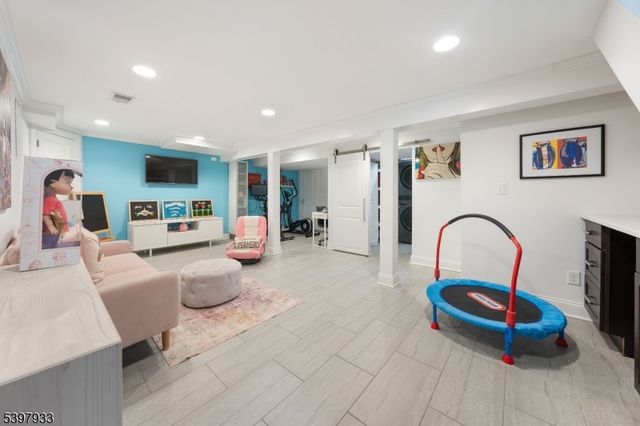 545 Livingston Rd, Linden City, NJ 07036