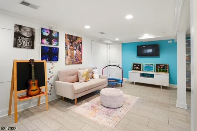 545 Livingston Rd, Linden City, NJ 07036