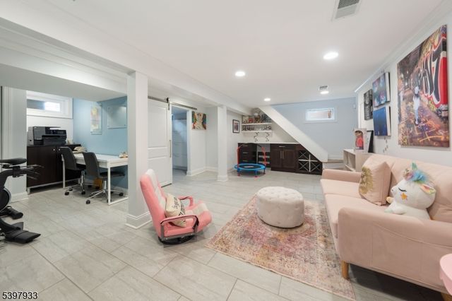 545 Livingston Rd, Linden City, NJ 07036