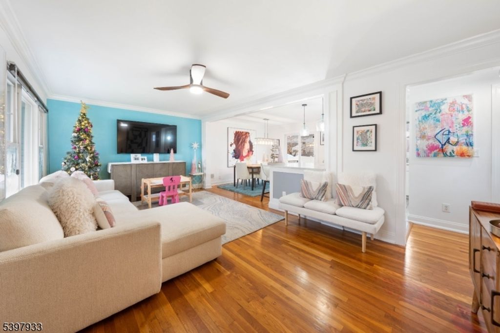 545 Livingston Rd, Linden City, NJ 07036