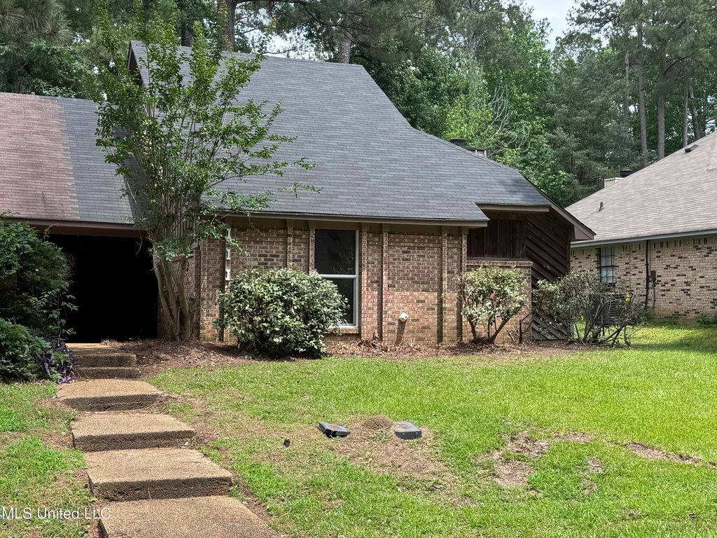 111 B N Bent Creek Circle, Brandon, MS 39047