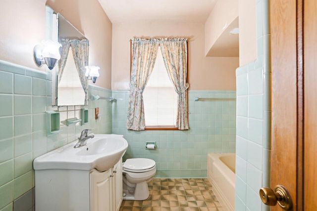 2847 N 67th STREET, Milwaukee, WI 53210