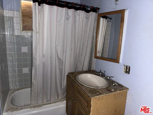 7716 Grove Street, Tujunga, CA 91042