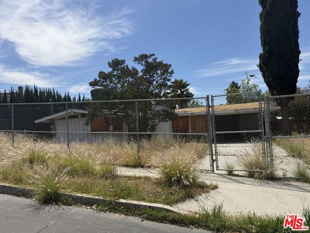 7716 Grove Street, Tujunga, CA 91042