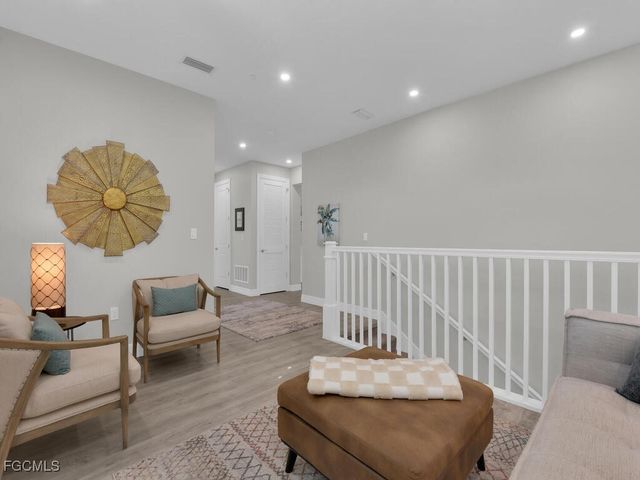 233 Indies DR E 201, Naples, FL 34114