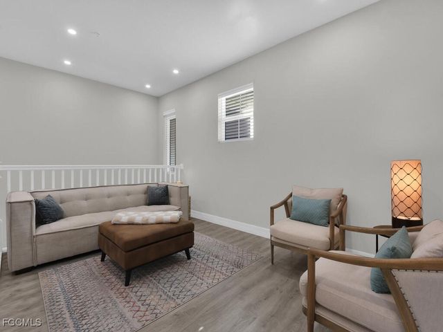233 Indies DR E 201, Naples, FL 34114