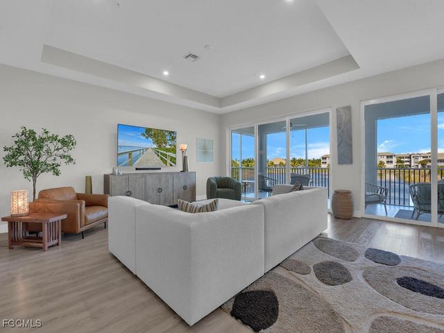 233 Indies DR E 201, Naples, FL 34114