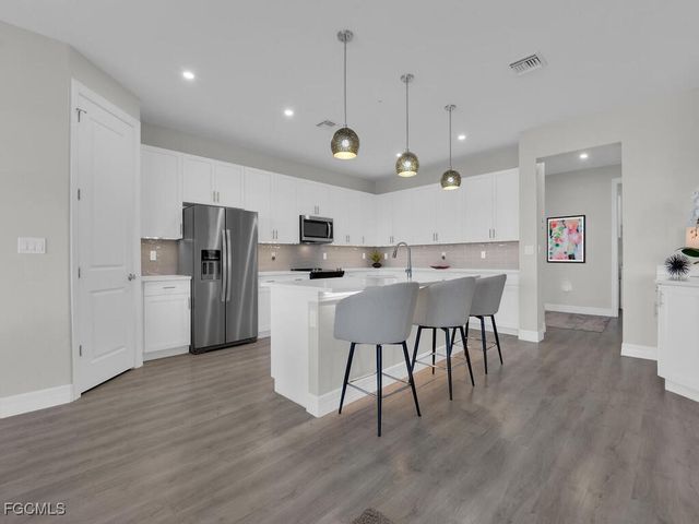 233 Indies DR E 201, Naples, FL 34114