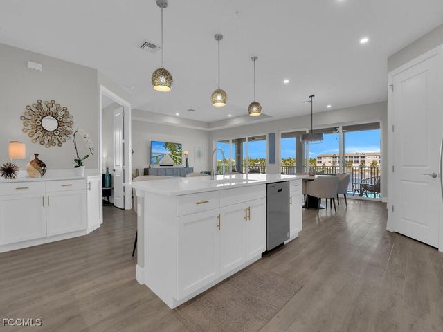 233 Indies DR E 201, Naples, FL 34114