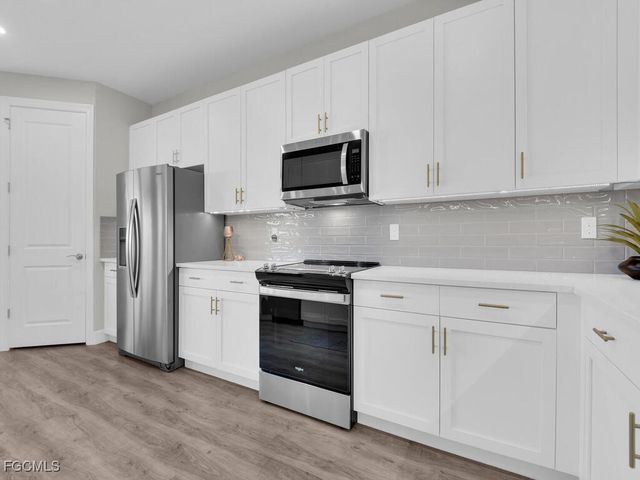 233 Indies DR E 201, Naples, FL 34114