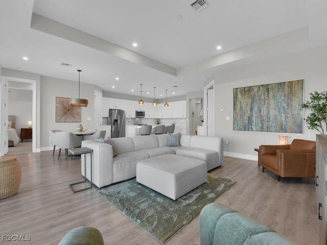 233 Indies DR E 201, Naples, FL 34114