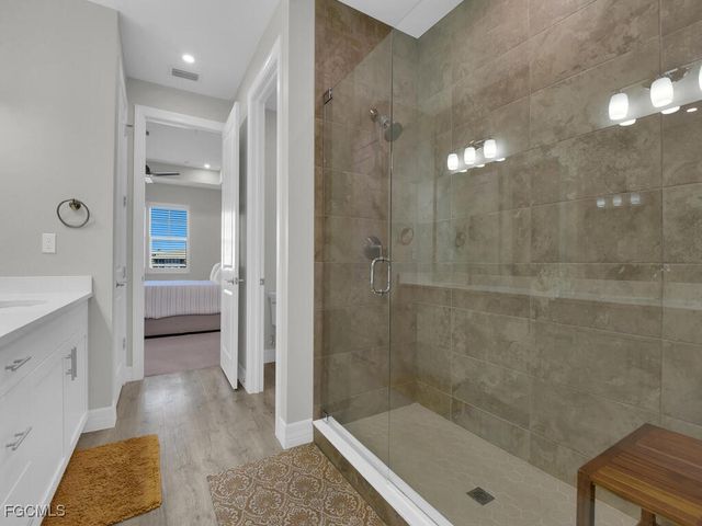 233 Indies DR E 201, Naples, FL 34114