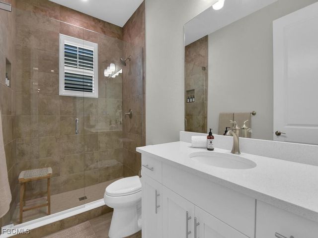 233 Indies DR E 201, Naples, FL 34114
