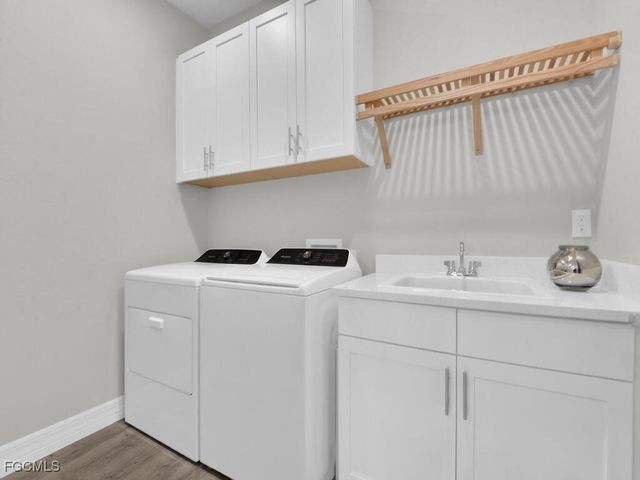 233 Indies DR E 201, Naples, FL 34114
