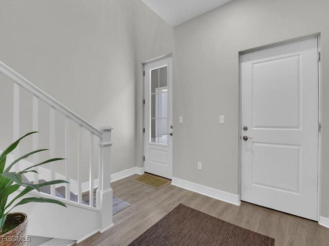 233 Indies DR E 201, Naples, FL 34114