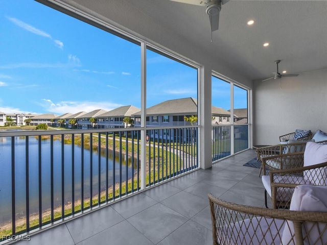 233 Indies DR E 201, Naples, FL 34114