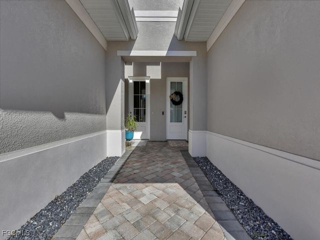 233 Indies DR E 201, Naples, FL 34114