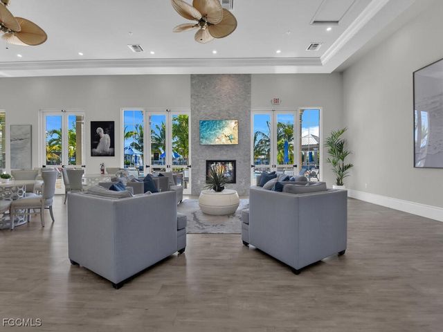 233 Indies DR E 201, Naples, FL 34114