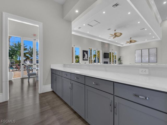 233 Indies DR E 201, Naples, FL 34114
