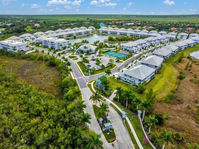 233 Indies DR E 201, Naples, FL 34114